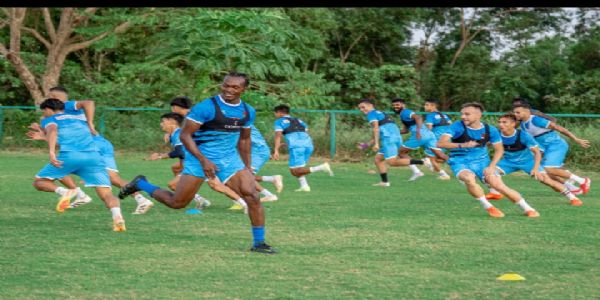 प्रशिक्षण करती पंजाब एफसी की टीम