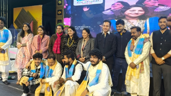 अशोकनगर: कविता सेठ की गायकी पर झूमे लोग