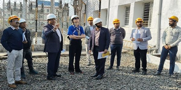 इंदौर में बिजली ग्रिड परिसर की स्वच्छता देख खुश हुई जर्मनी की जोर्डिस फ्लोदर