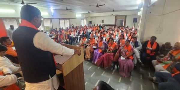 वाराणसी में संगठन महामंत्री धर्मपाल ने की बैठकें, भाजपा मतदाताओं की सुरक्षा का दिया संदेश