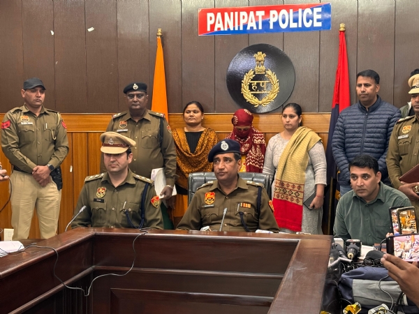 गिरफ्तारी के बाद साइको किलर महिला के बारे में जानकारी देते पुलिस अधीक्षक भूपेंद्र सिंह गिरफ्तारी के बाद साइको किलर महिला के बारे में जानकारी देते पुलिस अधीक्षक भूपेंद्र सिंह