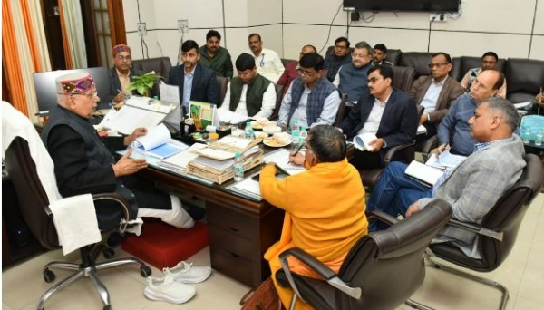 समीक्षा बैठक करते कृषि मंत्री सूर्यप्रताप शाही समीक्षा बैठक करते कृषि मंत्री सूर्यप्रताप शाही