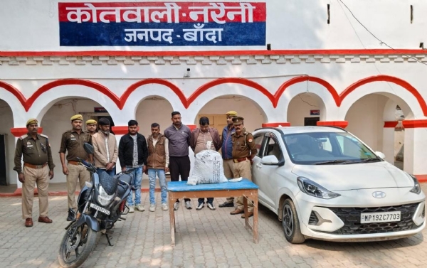 पुलिस गिरफ्त में तस्कर पुलिस गिरफ्त में तस्कर