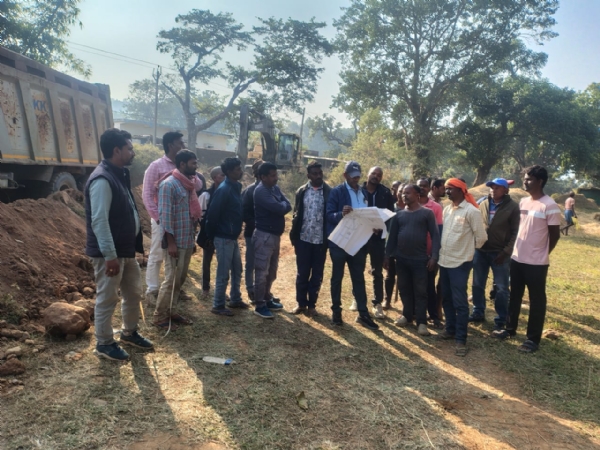 मौजूद ग्रामीण मौजूद ग्रामीण