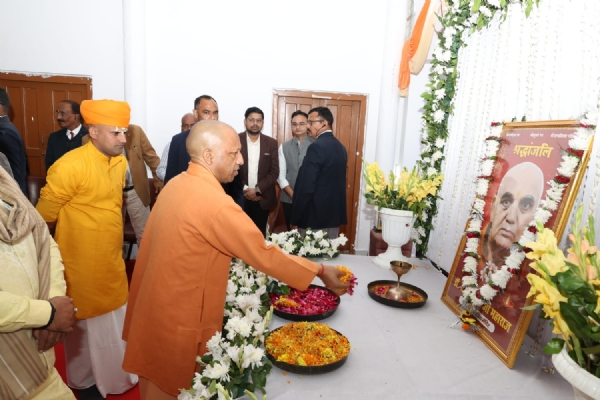 मदरिया सिद्धपीठ के दिवंगत महंत रामदास को सीएम योगी आदित्यनाथ ने दी भावभीनी श्रद्धांजलि*