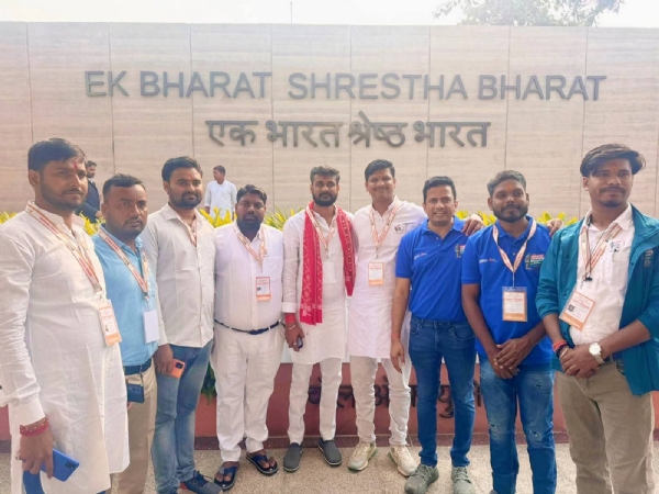 कार्यक्रम में शामिल गौतम कार्यक्रम में शामिल गौतम