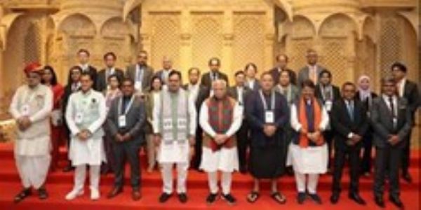 केंद्रीय आवास एवं शहरी विकास मंत्री मनोहर लाल के साथ अन्य मंत्री व अधिकारी (फाइल फोटो)