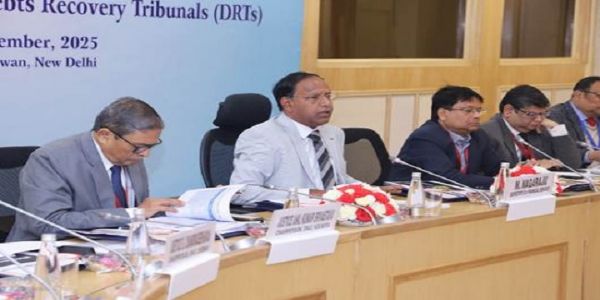 वित्तीय सेवा विभाग के बैठक का जारी फोटो