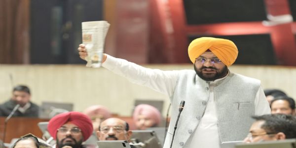 विधानसभा में प्रस्ताव पेश करते तरूण प्रीत सौंद