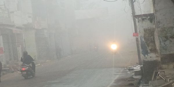 जनपद में कड़ाके की ठंड जारी,विजिबिलिटी मात्र 10 मीटर, इंटरमीडिएट तक के सभी स्कूल बंद