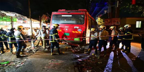 फोटो: भांडुप में दुर्घटना ग्रस्त बस
