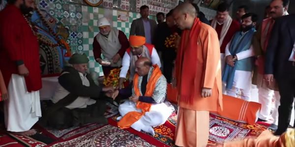 राजनाथ सिंह पहुंचे हनुमानगढ़ी, साथ में मुख्यमंत्री योगी