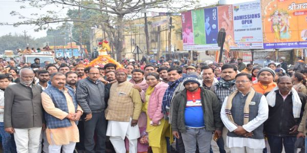 जन्मोत्सव पर साईं बाबा की निकाली गई पालकी यात्रा