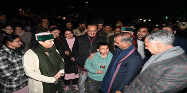 नववर्ष की पूर्व संध्या पर मुख्यमंत्री ने माल रोड और रिज का किया भ्रमण