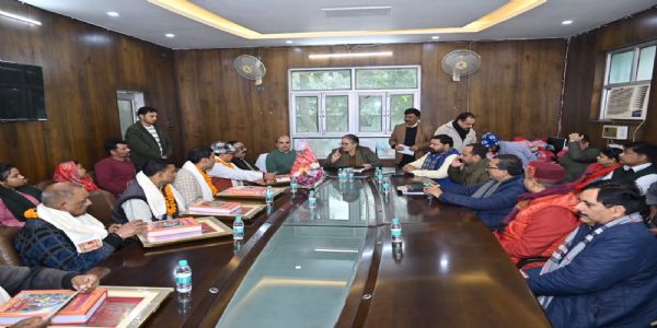 लखनऊ के जलकल मुख्यालय में सेवानिवृत्त कर्मचारियों का हुआ विदाई समारोह