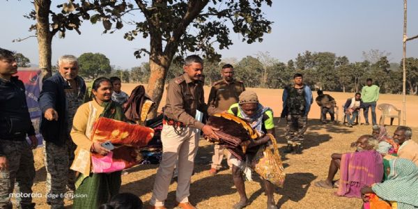 सामुदायिक पुलिसिंग के तहत कंबल वितरण और चला जागरूकता अभियान