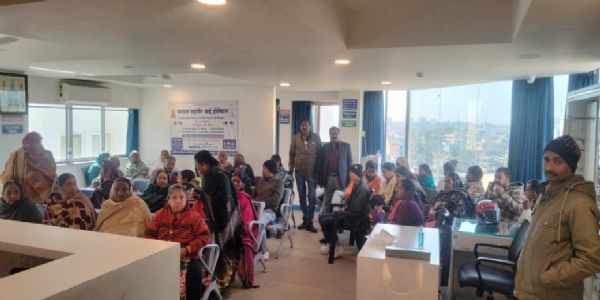 भगवान महावीर अस्पताल में मरीजों के आंख का हुआ ऑपरेशन