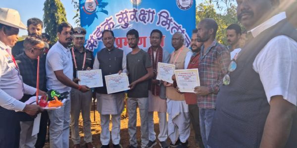 जशपुर: सड़क पर जीवन के रक्षक बने 222 मितान, मुख्यमंत्री विष्णुदेव साय ने किया सम्मानित