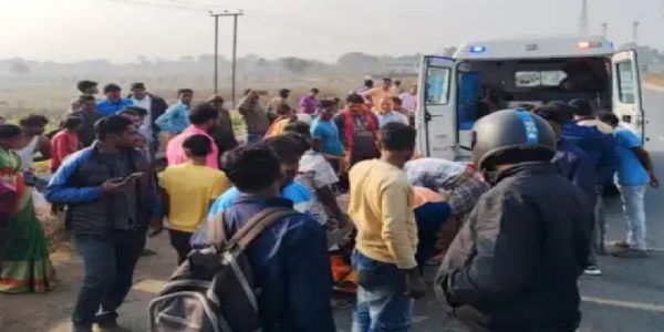 हाईवे पर हादसा, महिला की मौत और पति गंभीर