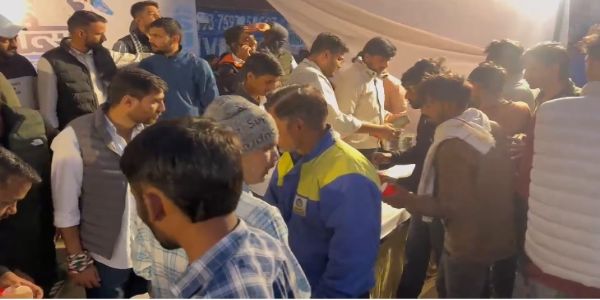 दूध पिलाकर दी नववर्ष की शुभकामनांए