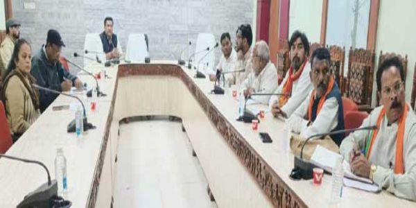 निर्वाचक नामावली विशेष गहन पुनरीक्षण की राजनीतिक दलों काे दी गई जानकारी