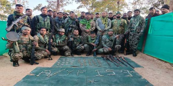 सुकमा के उरसांगल क्षेत्र में नक्सलियों के डंप हथियार व विस्फाेटक बरामद