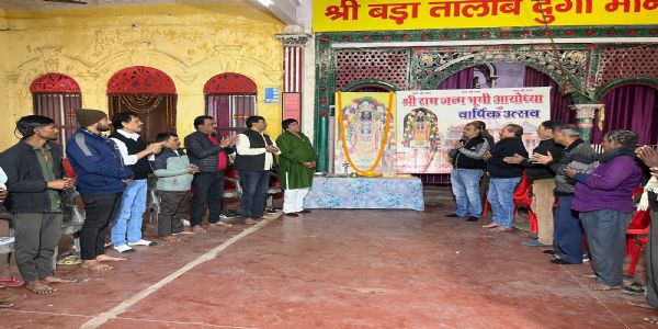 श्री महावीर मंडल बड़ा तालाब प्रांगण में  भव्य पूजा अर्चना का आयाेजन