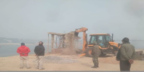 अतिक्रमण पर नगर निगम का चला बुलडोजर, संकुलधारा व डोमरी में सरकारी जमीन मुक्त