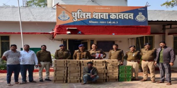 धारः इनोवा कार सहित 40 पेटी अवैध शराब जब्त, तस्कर गिरफ्तार