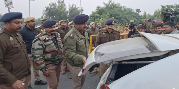 कानपुर : नए साल पर सड़कों पर उतरी पुलिस, कमिश्नर के नेतृत्व में सख्त सुरक्षा व्यवस्था