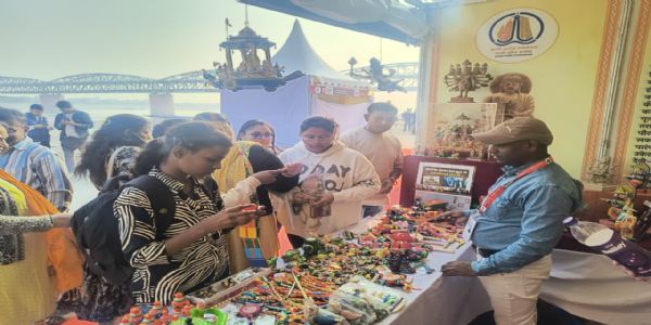 काशी तमिल संगमम्–4 : डीसी हैंडीक्राफ्ट्स का स्टाल