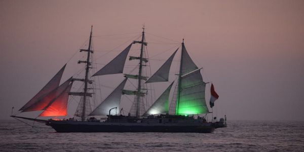 नौसेना दिवस पर कार्यक्रम का समापन जहाजों की रोशनी के साथ हुआ नौसेना दिवस पर कार्यक्रम का समापन जहाजों की रोशनी के साथ हुआ