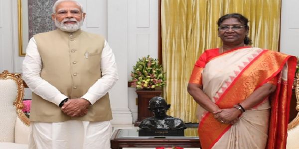 राष्ट्रपति द्रौपदी मुर्मु और प्रधानमंत्री नरेन्द्र मोदी (फाइल फोटो)।