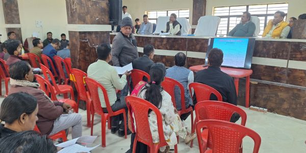 अपर समाहर्ता निशांत ने विभिन्न विभागों की समीक्षा बैठक की