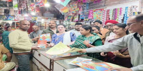 धमतरी : आरएसएस का शताब्दी वर्ष: गृह संपर्क अभियान के तहत सदस्य कर रहे संपर्क