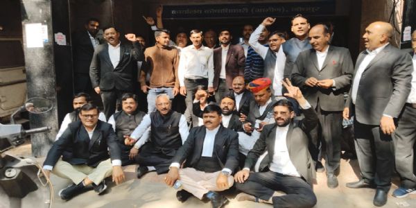 रजिस्ट्री नियमों के अचानक बदलाव पर वकीलों ने जताया विरोध