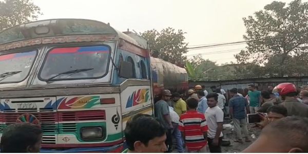 आईओसी गेट के सामने खड़े तेल टैंकर में लगी आग, बड़ी दुर्घटना टली