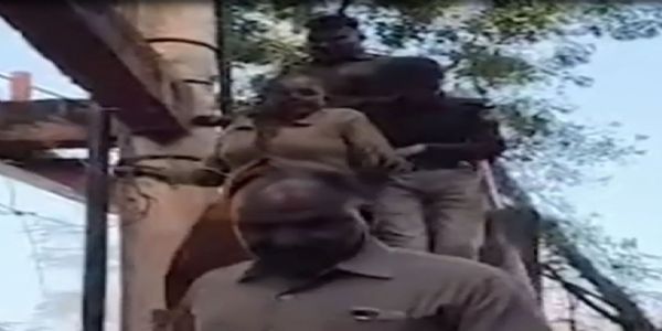 उज्जैनः आत्महत्या के लिए पानी की टंकी पर चढ़ गई महिला कर्मचारी