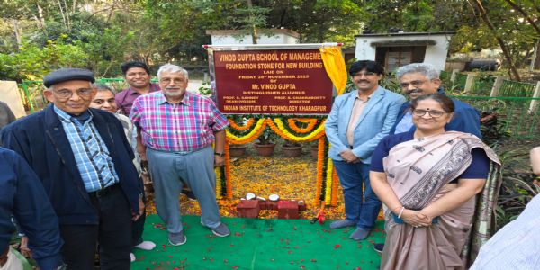 डॉ. विनोद गुप्ता वीजीसोम के नए सेमिनार कक्ष का उद्घाटन करते हुए।