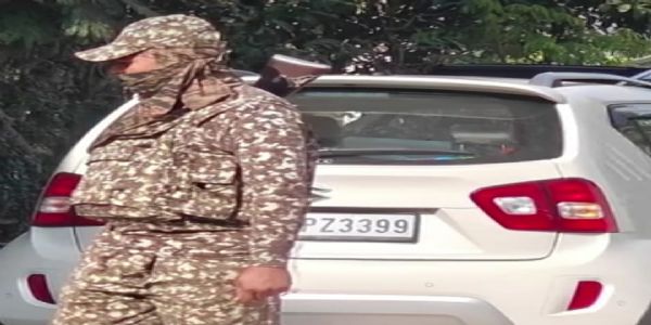 कारोबारी के निवास पर तैनात सीआरपीएफ का जवान