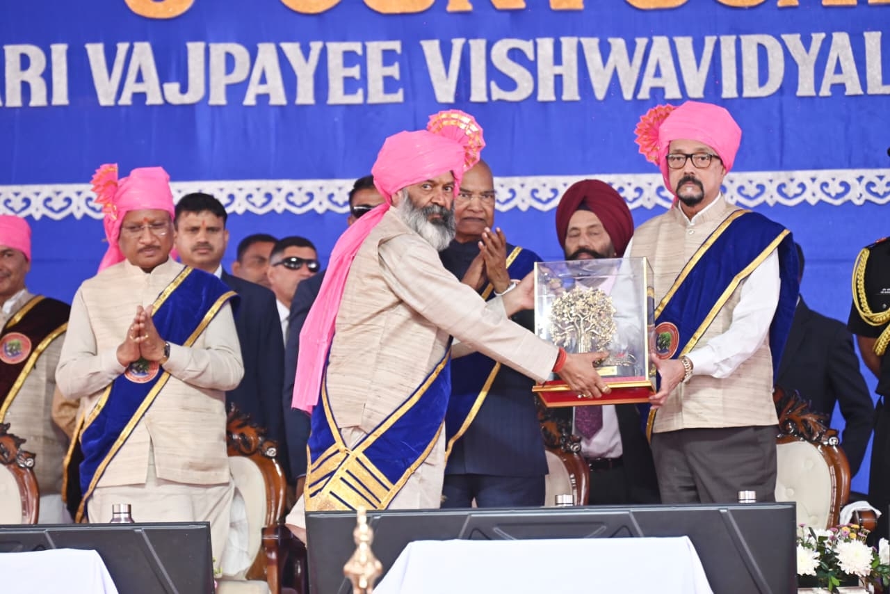 अटल बिहारी वाजपेयी विश्वविद्यालय बिलासपुर के छठवें दीक्षांत समारोह का आयोजन