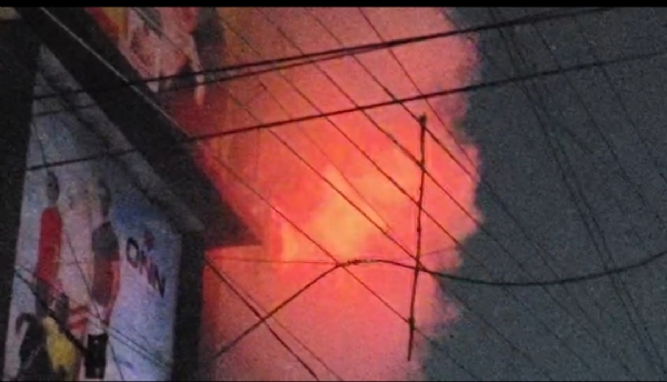 जबलपुर में एक दिन के अंतर से दूसरा बड़ा अग्नि हादसा.. कपड़े के शोरूम में लगी भीषण आग जबलपुर में एक दिन के अंतर से दूसरा बड़ा अग्नि हादसा.. कपड़े के शोरूम में लगी भीषण आग