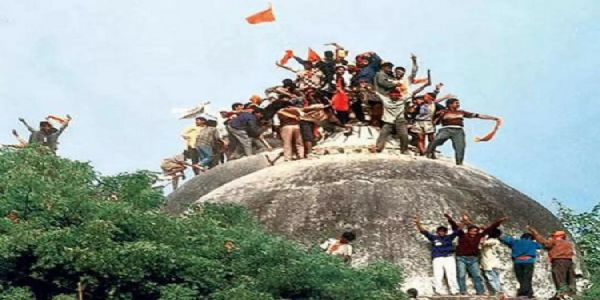 इतिहास के पन्नों में 06 दिसंबर : 1992 में अयोध्या में विवादित ढांचा गिराया गया
