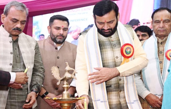 सोनीपत मुख्यमंत्री नायब सैनी खेल विश्वविद्यालय राई में आधुनिक खेल प्रबंधन का भारतीय मॉडल पर आयोजति कार्यक्रम में दीप प्रज्जवलित करते हुए सोनीपत मुख्यमंत्री नायब सैनी खेल विश्वविद्यालय राई में आधुनिक खेल प्रबंधन का भारतीय मॉडल पर आयोजति कार्यक्रम में दीप प्रज्जवलित करते हुए