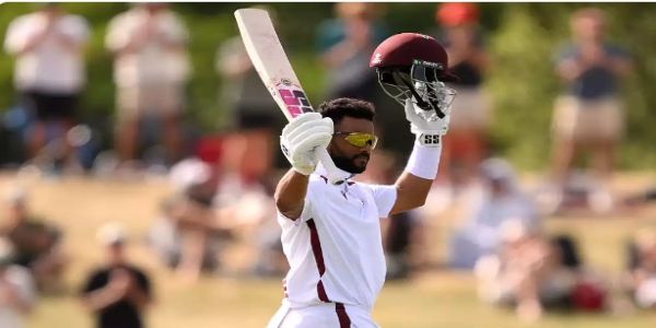 शतक लगाने के बाद जश्न मनाते शाई होप