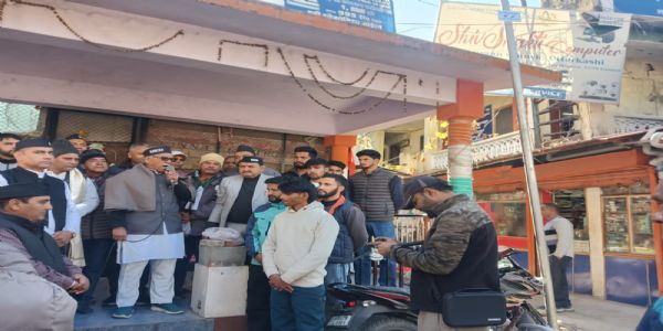 उत्तरकाशी पहुंची दिवाकर भट्ट की अस्थि कलश यात्रा, श्रद्धांजलि की अर्पित