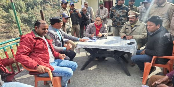 भालू के हमलों से निजात दिलाने काे वन विभाग का किया घेराव