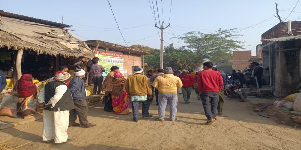 औरैया में स्कूल वैन चलाते समय हार्ट अटैक आने से चालक की मौत, बच्चों में अफरातफरी