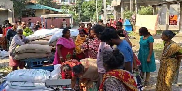 निम्न गुणवत्ता के राशन की सप्लाई का आरोप, उपभोक्ताओं में आक्रोश