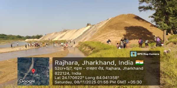 नियमों की अनदेखी कर माइंस कार्बन कंपनी कर रही है कोयला का अवैध खनन